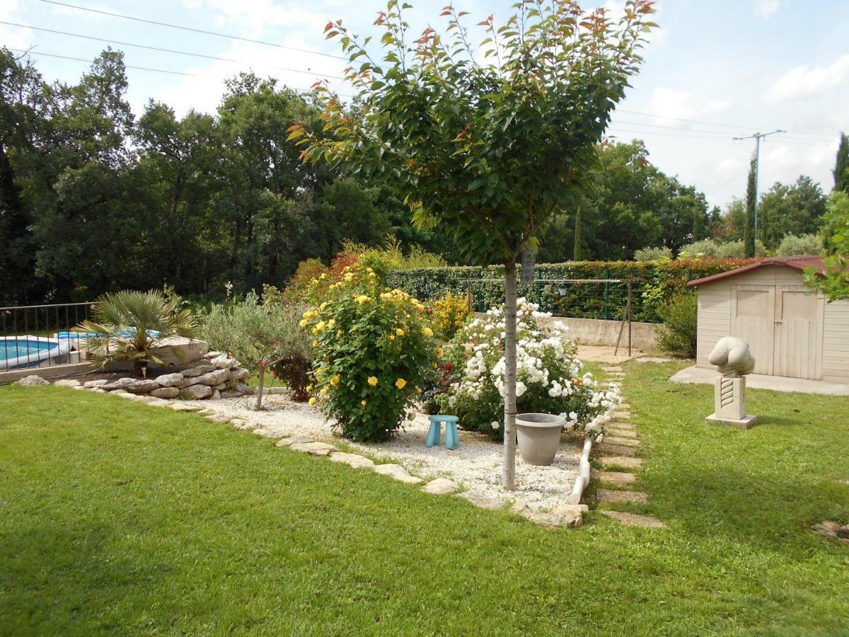 Chez Lulu Hotel Saint-Saturnin-les-Apt Exterior photo